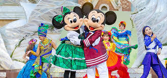 東京ディズニーランドの「ダンス・ザ・ローブ」が“映える”観客を踊らせるための”視覚設計”