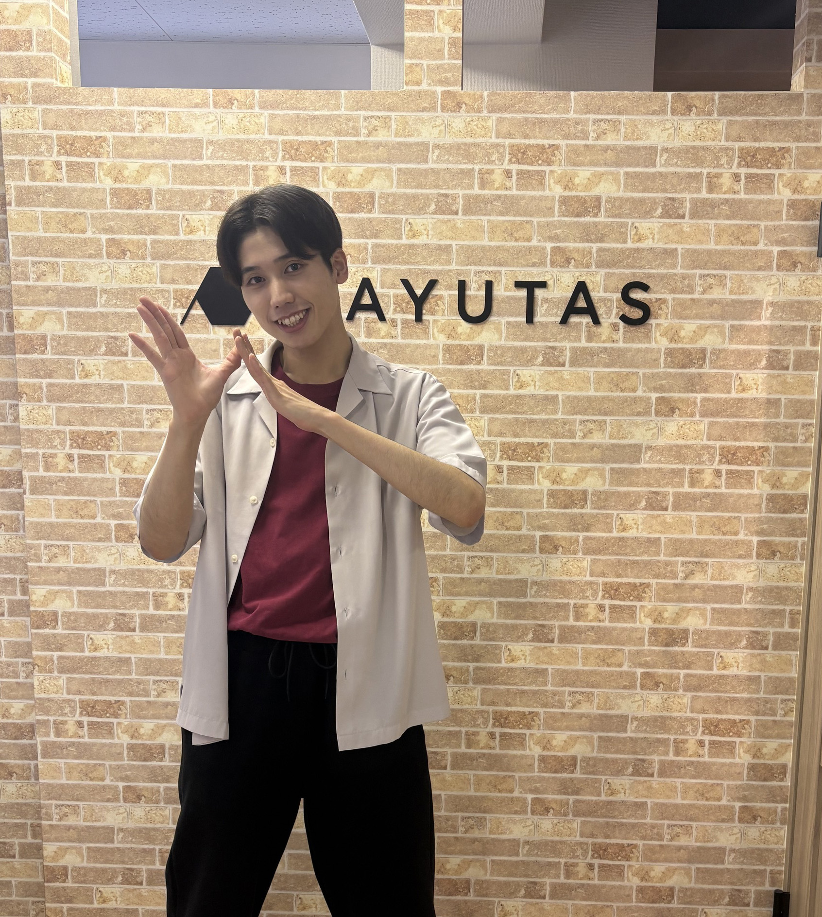 声優アーティストになって歌いながら踊ってファンの人に笑顔や元気を与えたい