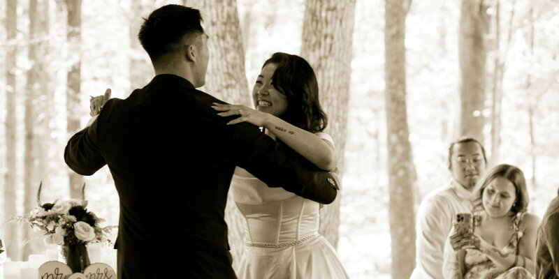結婚式の余興におすすめのダンスを紹介！絶対盛り上がる曲や成功のコツ・テクニックを解説！