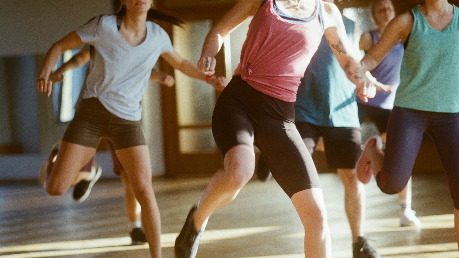 ヒップホップダンス初心者向けの基本ステップ5選｜足の動きと練習の順番をやさしく解説